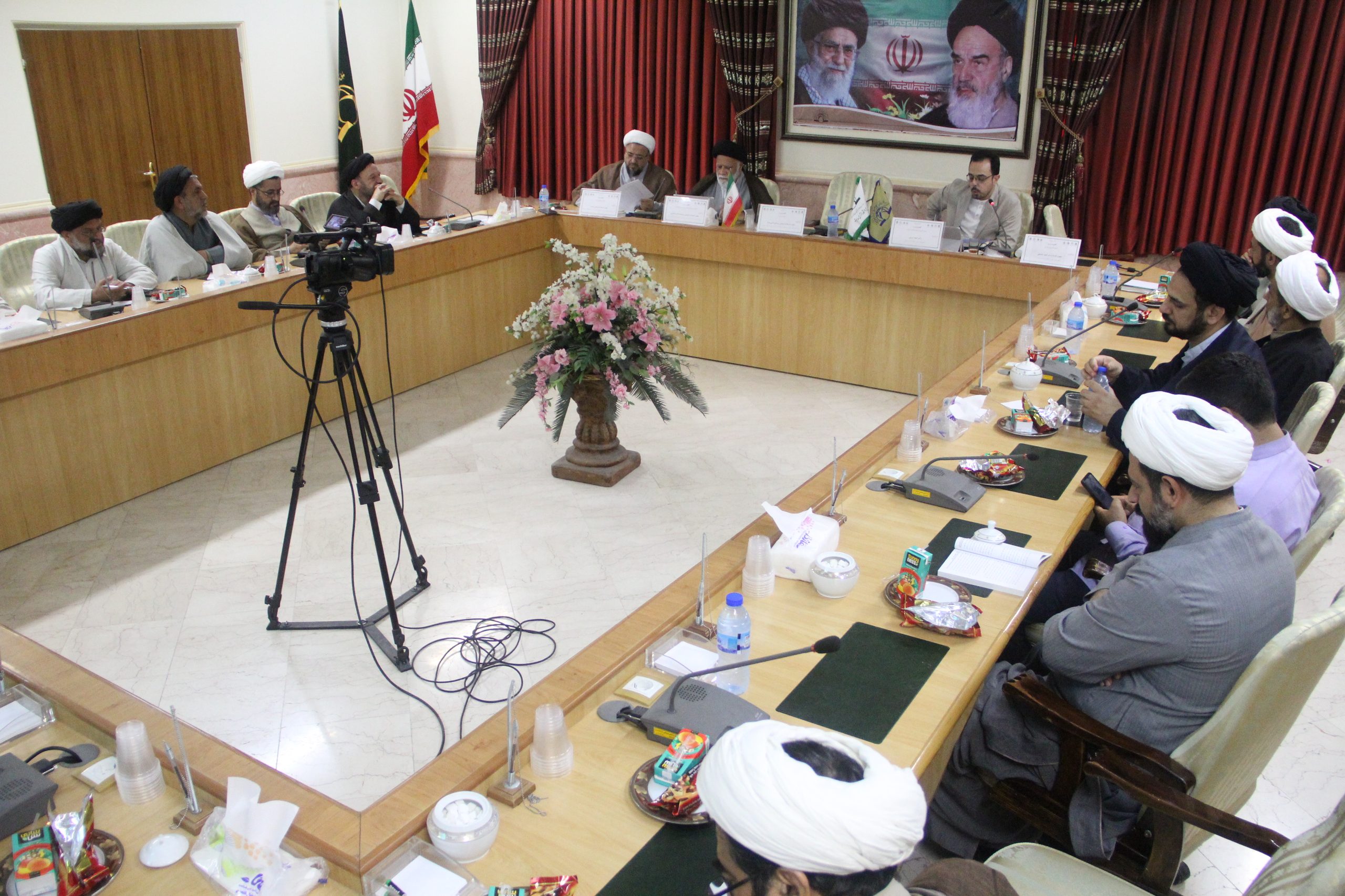 تصاویر نشست علمی الاهیات زیارت